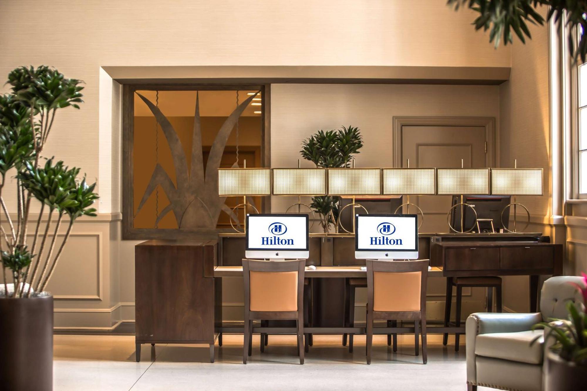 Готель Hilton Baton Rouge Capitol Center Екстер'єр фото